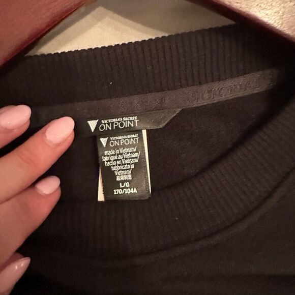 NWT Victoria’s Secret On Point Fleece Crewneck Size Large - Picture 3 of 4